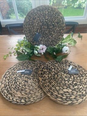 Market Square Round Woven Placements - Natural Brown Gray NWT